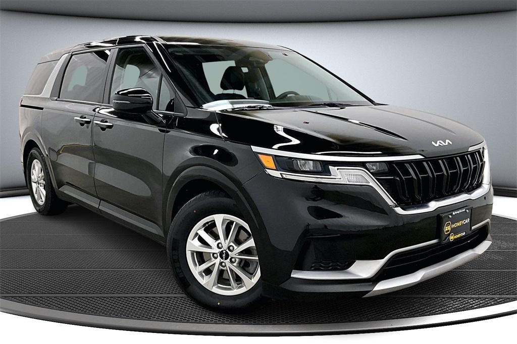 2022 Kia Carnival LX's photo