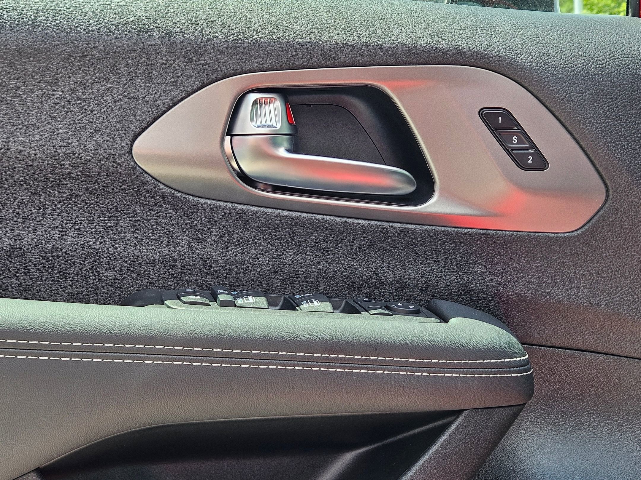 2025 Chrysler Pacifica photo 16