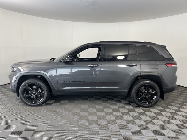 2022 Jeep Grand Cherokee Altitude photo 4