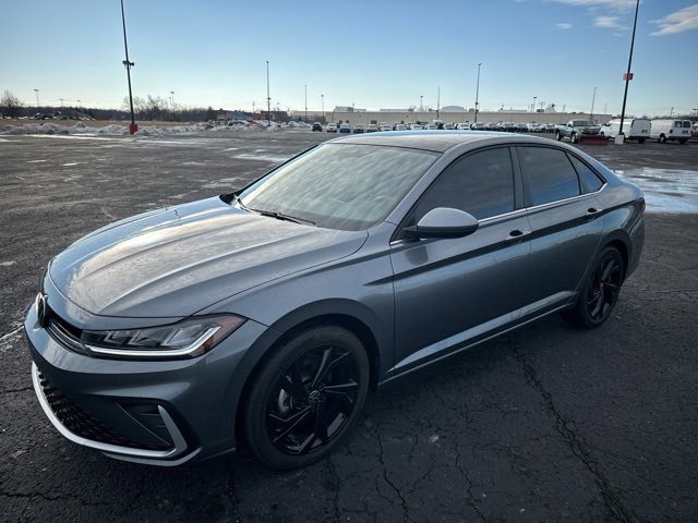 2025 Volkswagen Jetta SE's photo