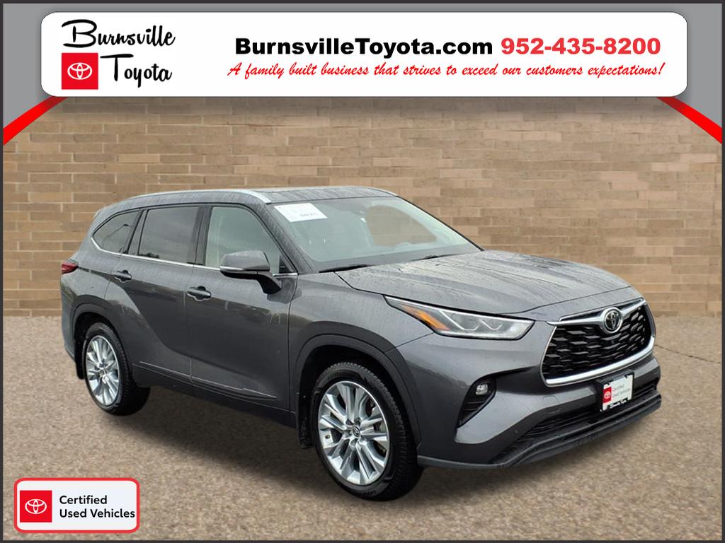 2022 Toyota Highlander Limited's photo