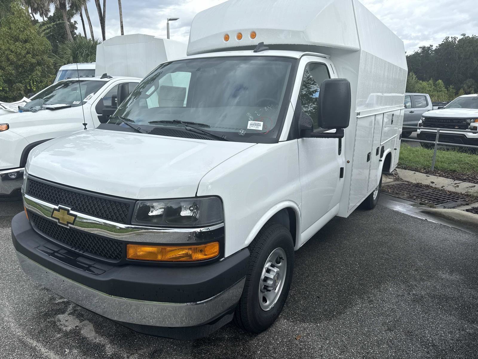 2025 Chevrolet Express Cutaway Base's photo