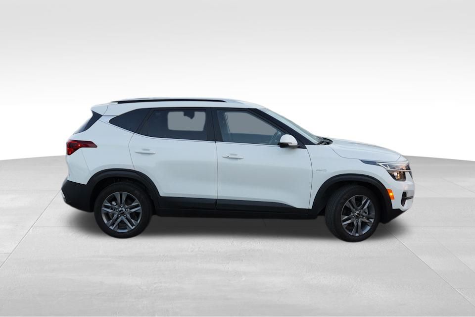 2023 Kia Seltos S photo 3