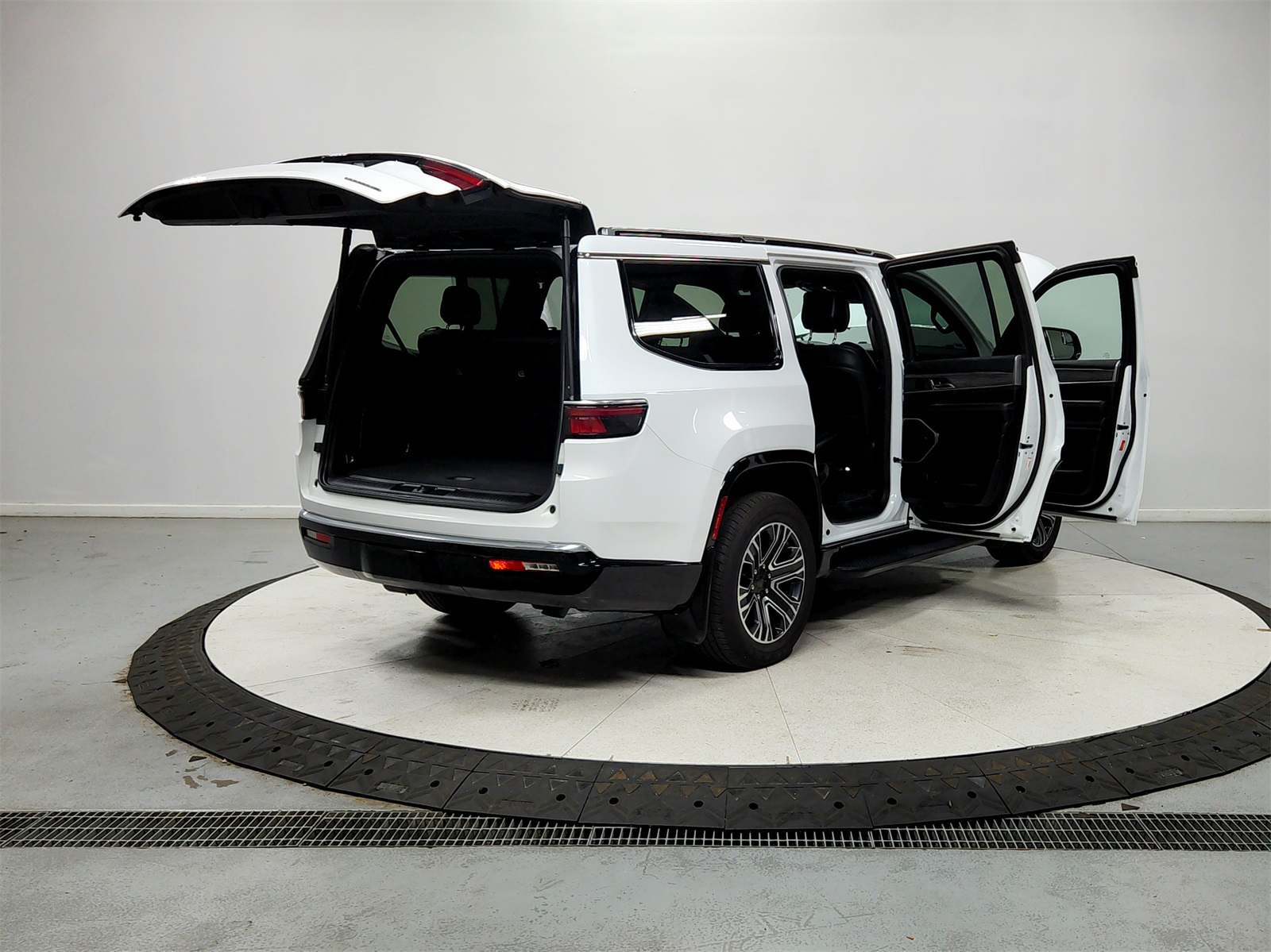 2024 Jeep Wagoneer Series II photo 14