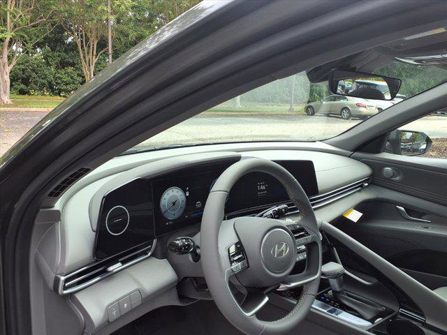 2025 Hyundai Elantra SEL Convenience photo 14