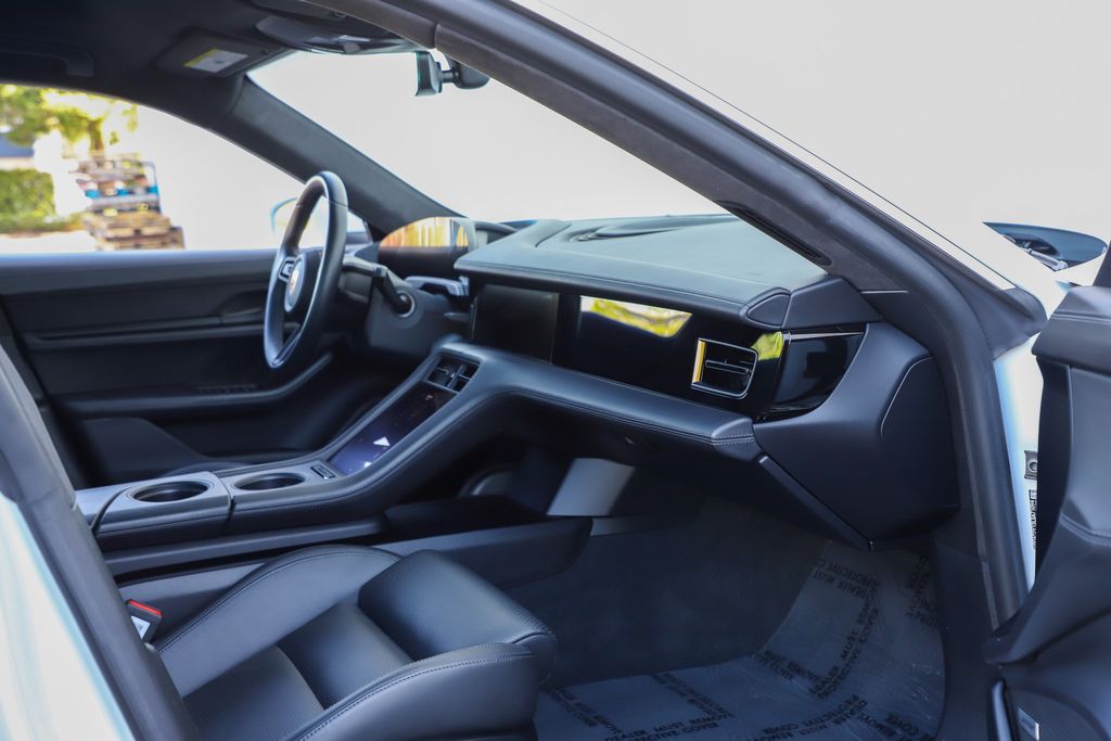 2020 Porsche Taycan Turbo photo 37