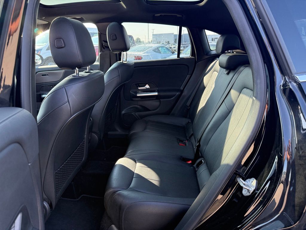 2022 Mercedes Benz GLA 250 4MATIC photo 5