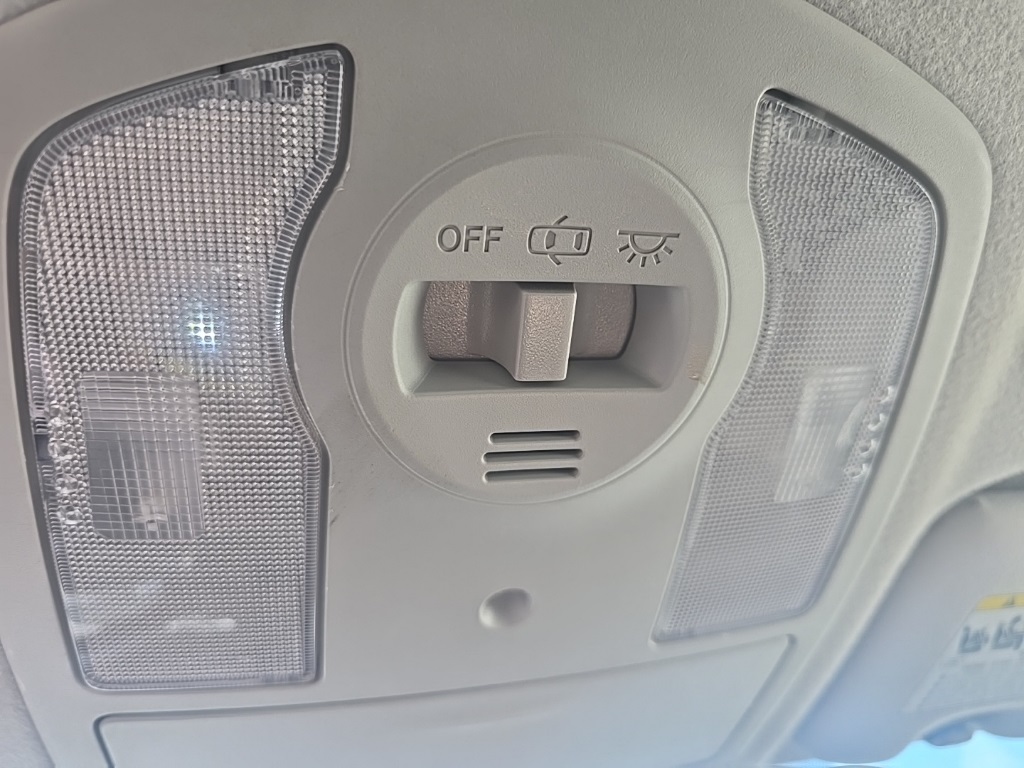 2012 Toyota Prius photo 15