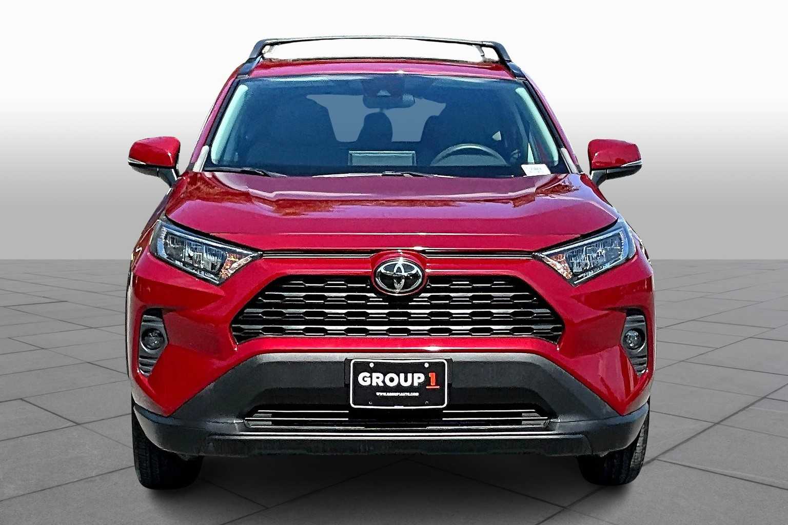 2020 Toyota RAV4 XLE photo 3