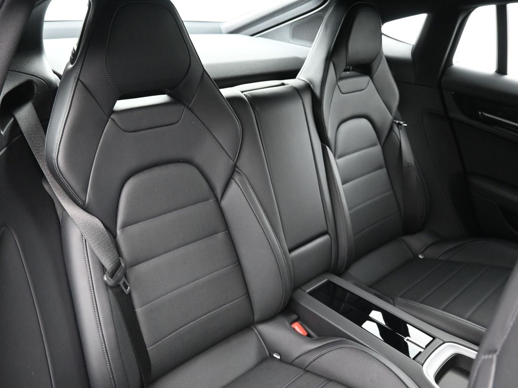 2025 Porsche Panamera 4 photo 11