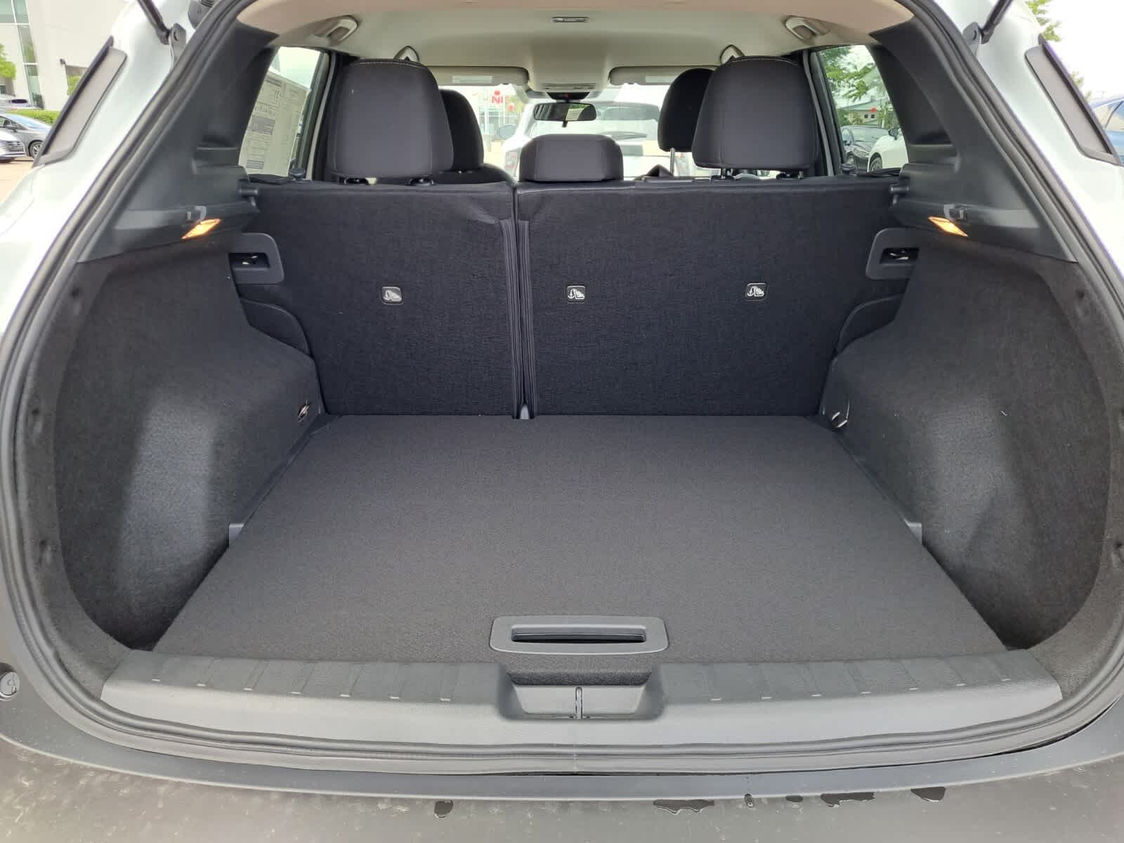 2025 Nissan Kicks SV photo 21