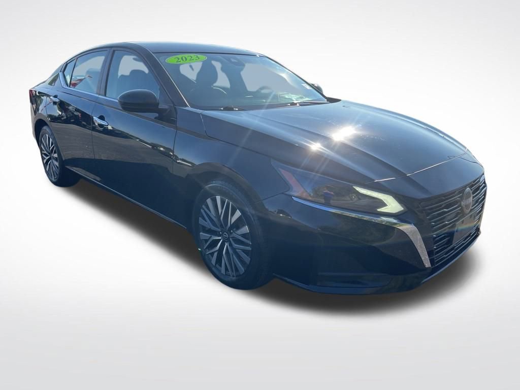 Used 2023 Nissan Altima SV with VIN 1N4BL4DV9PN368953 for sale in Clinton, MI