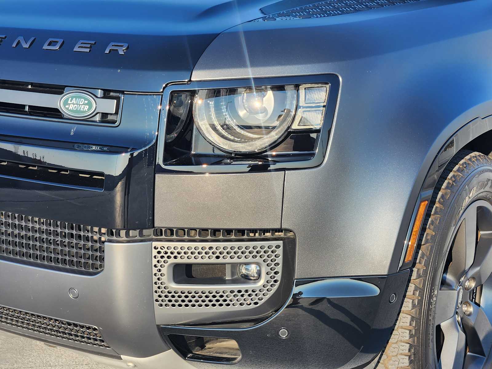 2024 Land Rover Defender Carpathian Edition photo 8