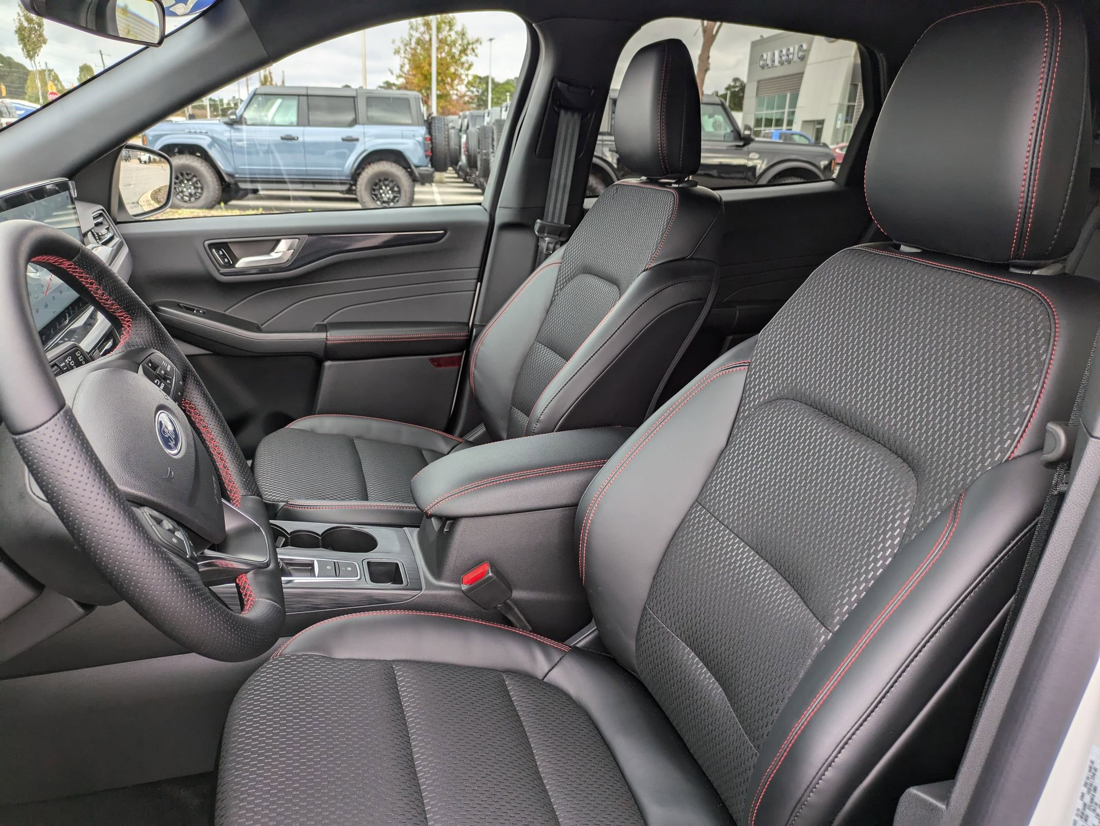 2025 Ford Escape ST-Line photo 12