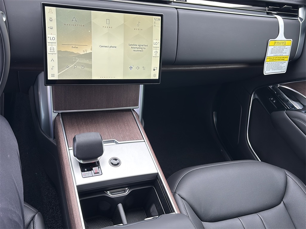 2025 Land Rover Range Rover SE photo 8