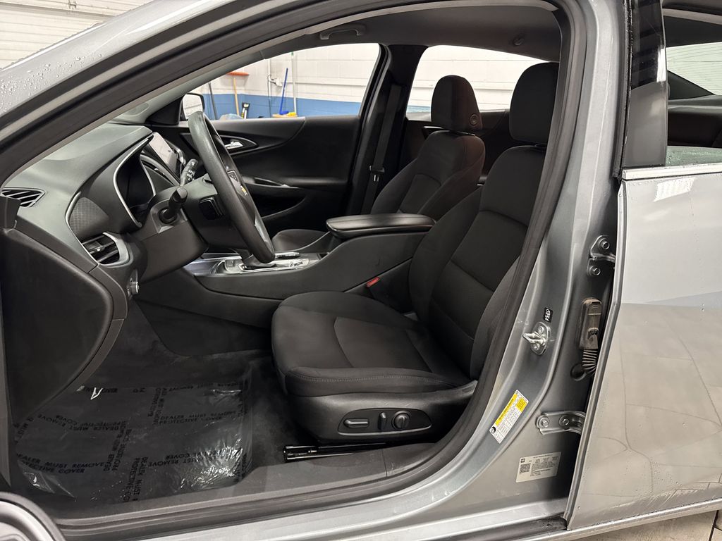 2024 Chevrolet Malibu 1LT photo 4