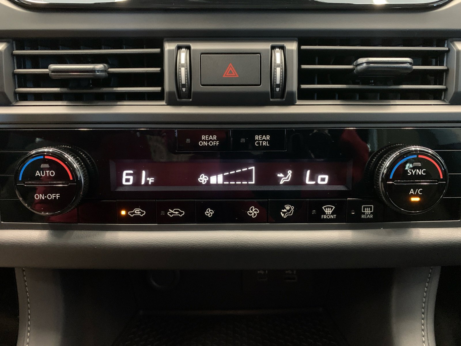 2025 Nissan Pathfinder S photo 15