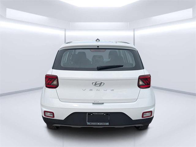 2026 Hyundai Venue SE photo 3