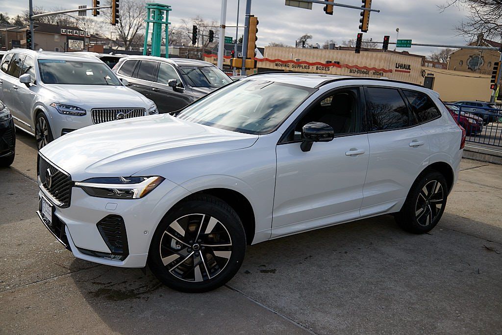 2026 VOLVO XC60 - Image 2