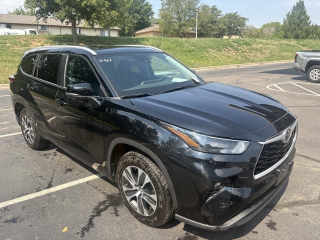 2023 Toyota Highlander XLE photo 3