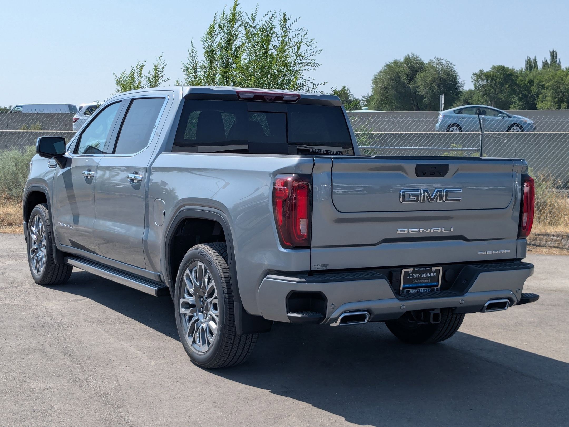 2026 Gmc Sierra 1500 Denali Ultimate photo 2