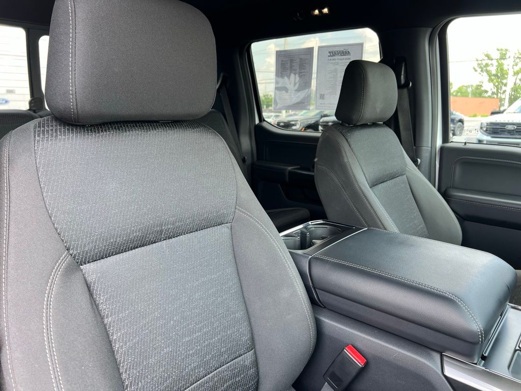 2023 Ford F-150 XLT photo 32