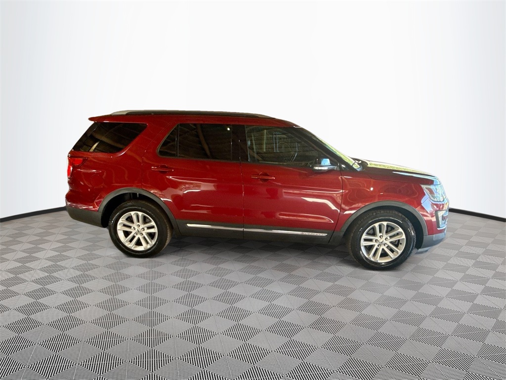 2016 Ford Explorer XLT photo 4