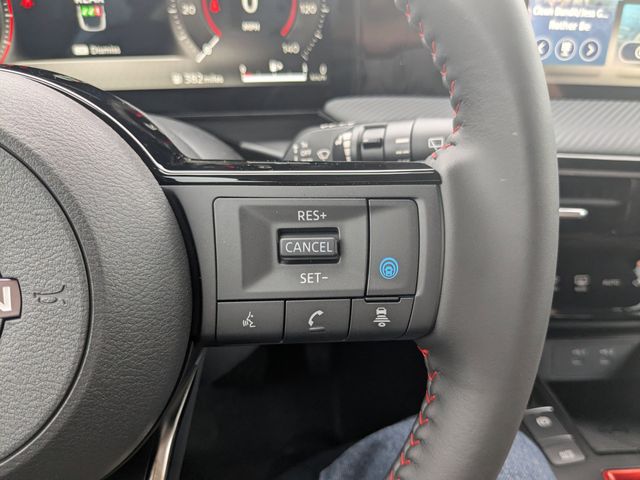 2025 Nissan Kicks SR photo 17