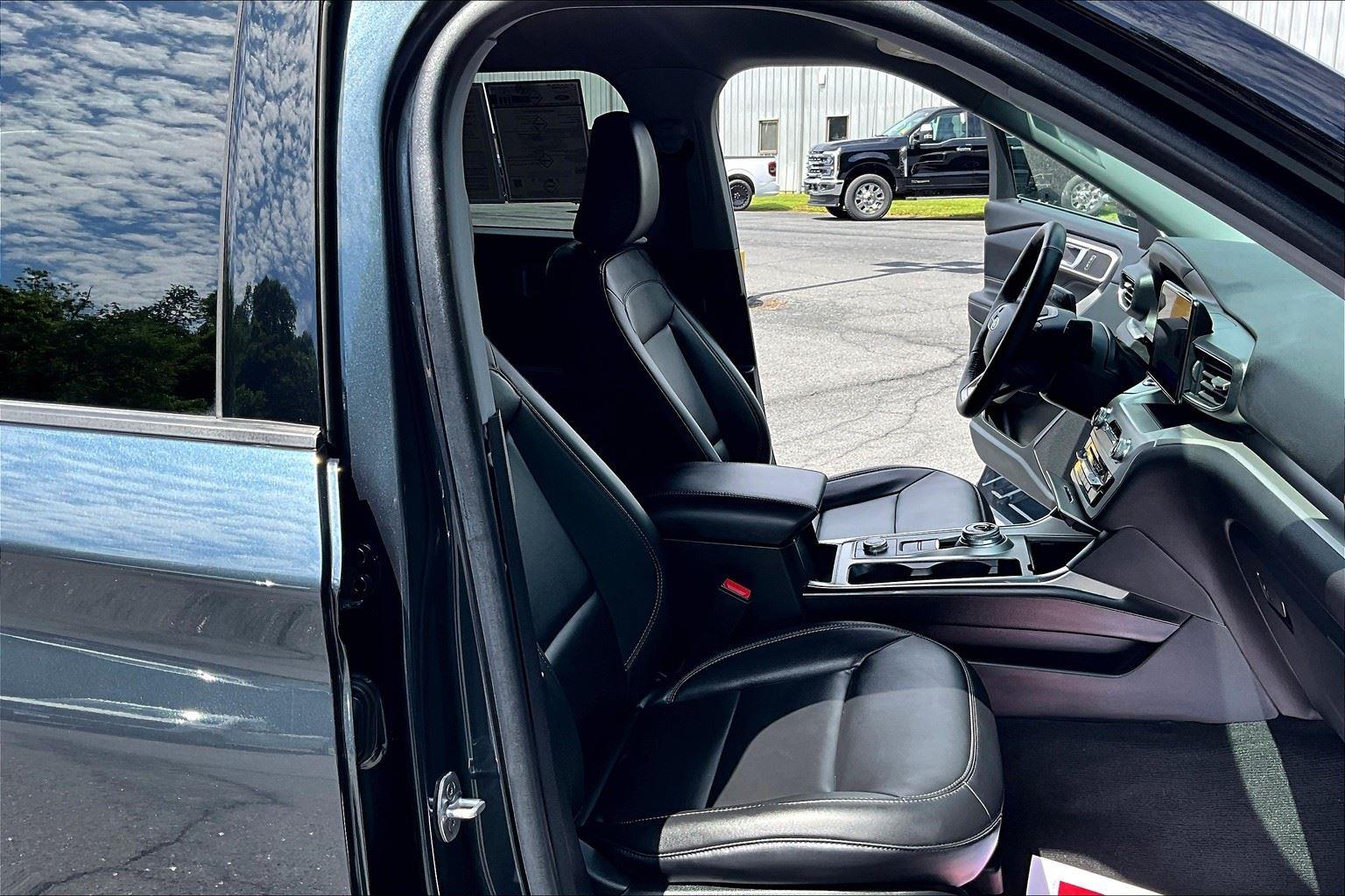 2022 Ford Explorer XLT photo 7