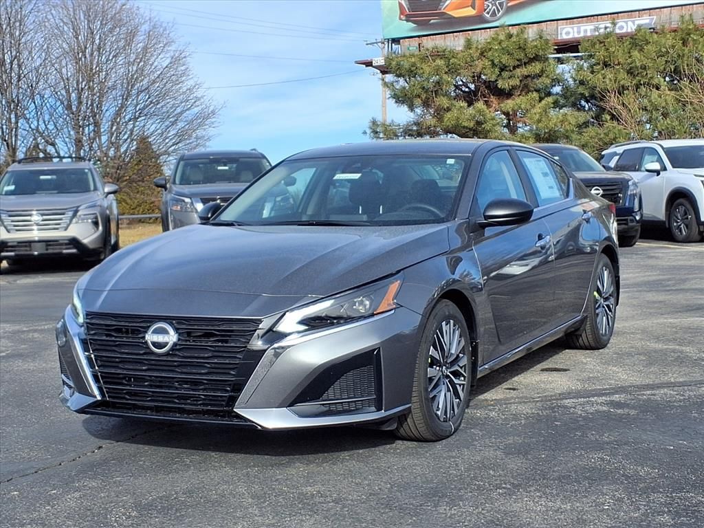 2025 Nissan Altima SV's photo
