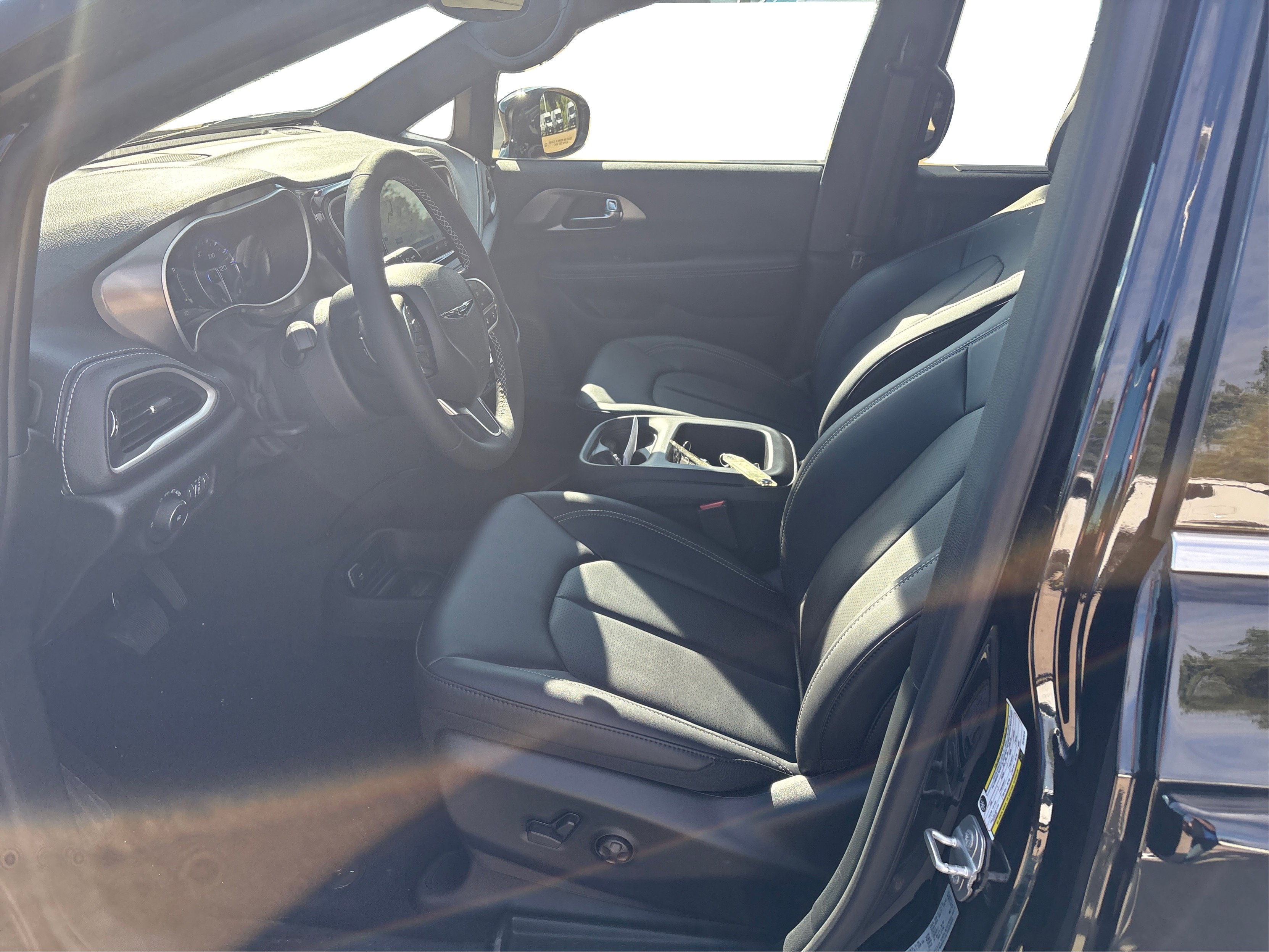 2026 Chrysler Pacifica photo 8
