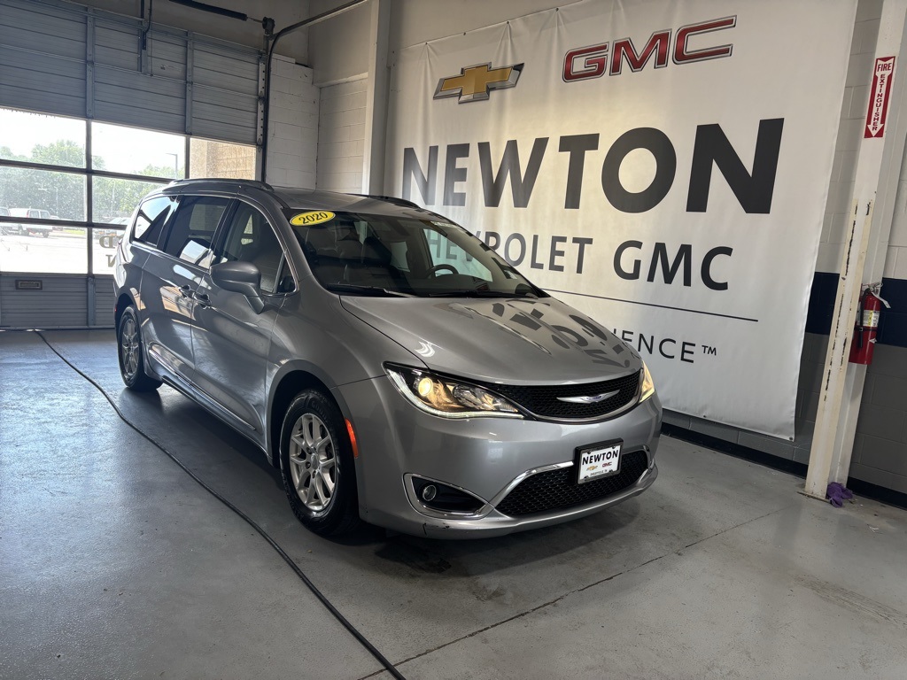 Used 2020 Chrysler Pacifica Touring L with VIN 2C4RC1BG6LR269192 for sale in Shelbyville, TN