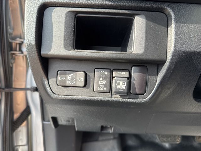 2017 Toyota Tacoma SR V6 photo 19