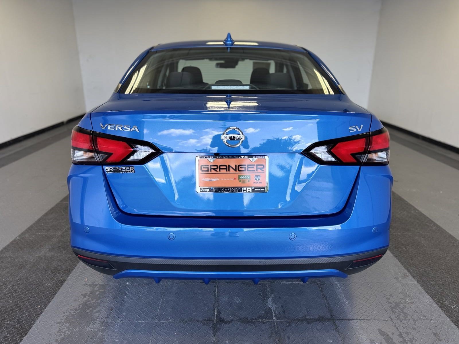 PreOwned 2022 Nissan Versa SV 4dr Car in Orange P867167 Granger