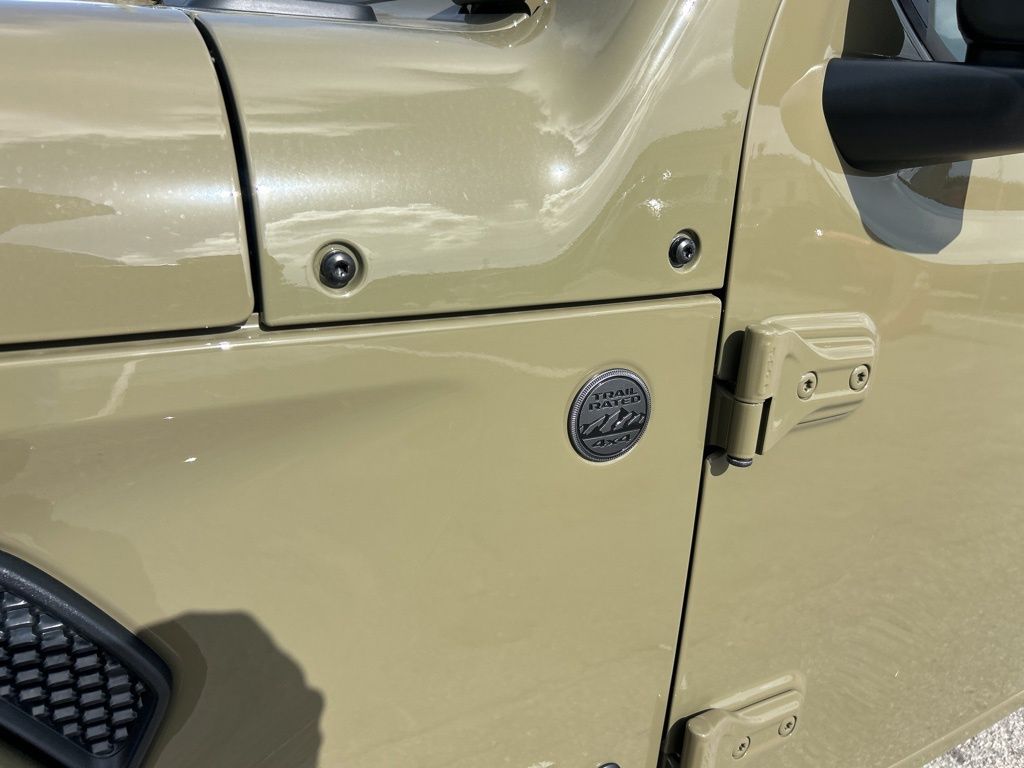 2025 Jeep Gladiator Sport photo 18