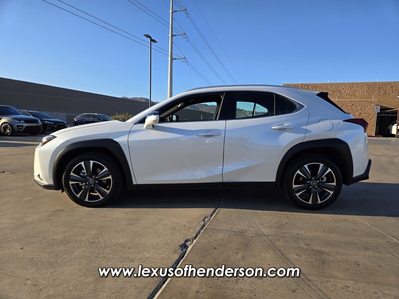 2025 Lexus UX photo 3
