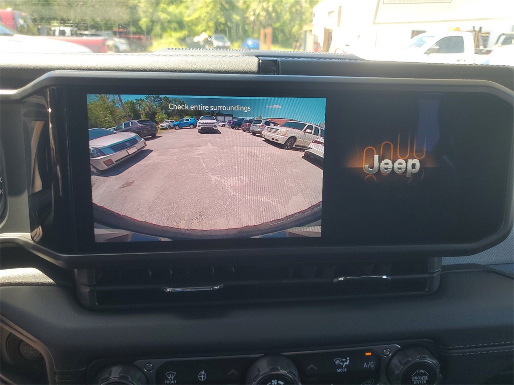 2024 Jeep Wrangler Sahara photo 17