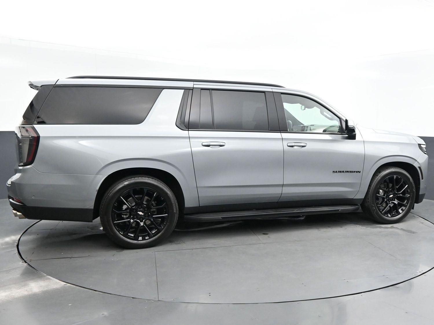 2025 Chevrolet Suburban RST photo 8