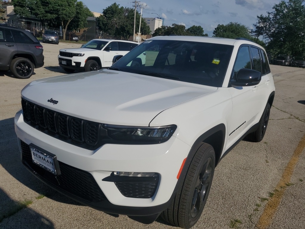 2025 Jeep Grand Cherokee Limited photo 3