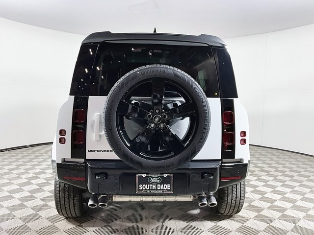 2025 Land Rover Defender 110 X-Dynamic SE photo 3