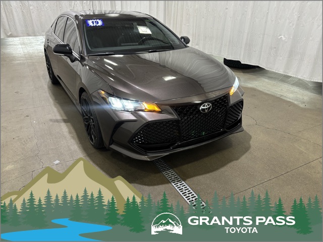 2019 Toyota Avalon XSE's photo