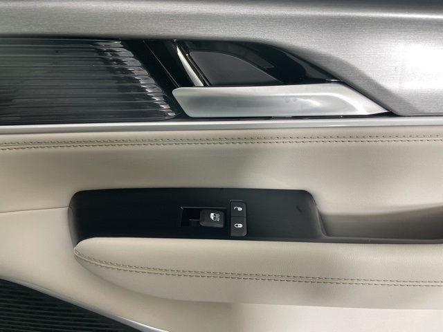 2025 Jeep Wagoneer L Series II photo 12