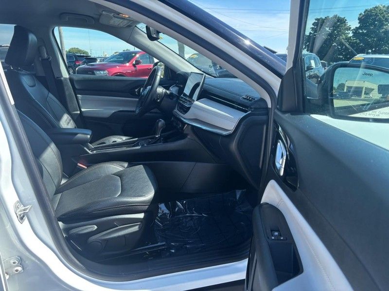 2022 Jeep Compass Limited photo 11
