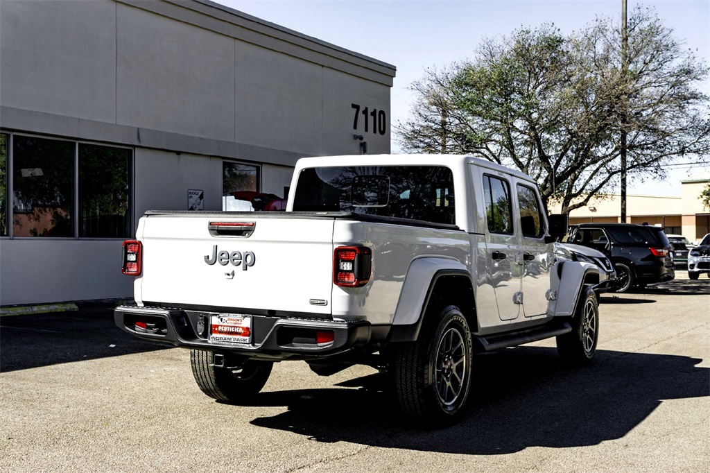 2022 Jeep Gladiator Overland photo 4