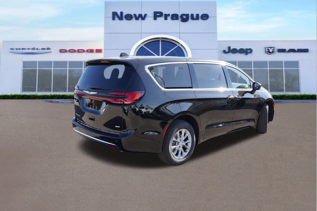 2026 Chrysler Pacifica photo 3