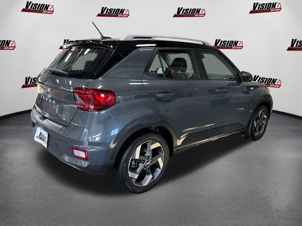 2023 Hyundai Venue Limited photo 4