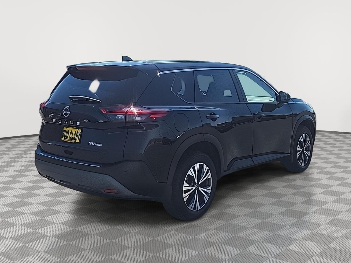 2022 Nissan Rogue SV photo 2