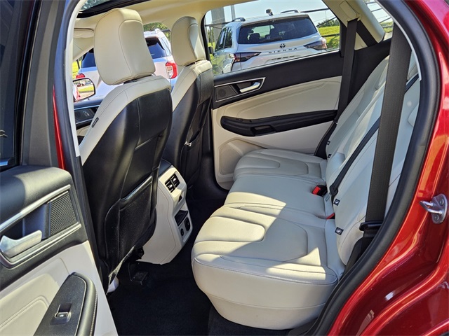2021 Ford Edge Titanium photo 4
