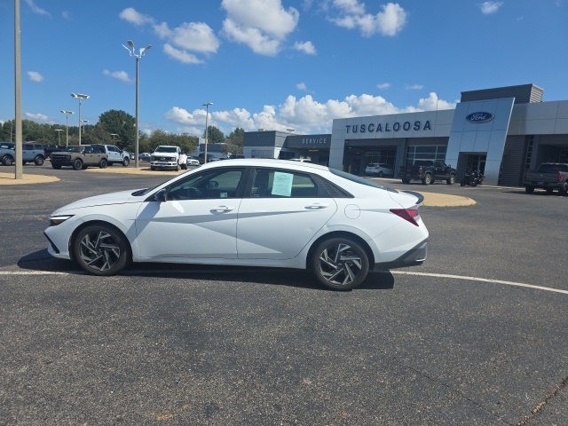 2025 Hyundai Elantra SEL Sport photo 5