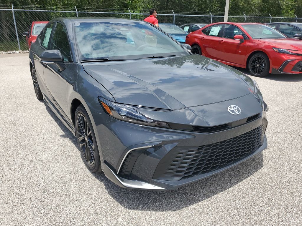 2025 Toyota Camry SE photo 3